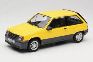 Opel Corsa A SR Giallo MCG 1:18 MCG18431 Pressofusione