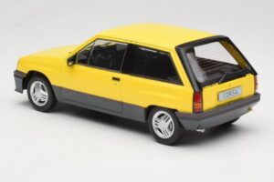 Opel Corsa A SR Giallo MCG 1:18 MCG18431 Pressofusione — immagine 5 di 6