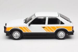 Opel Kadett D SR Bianco con Decor Giallo MCG 1:18 MCG18534 Pressofusione — immagine 3 di 6