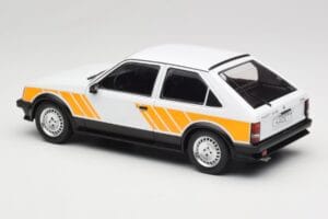 Opel Kadett D SR Bianco con Decor Giallo MCG 1:18 MCG18534 Pressofusione — immagine 5 di 6