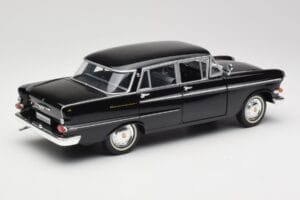 Opel Kapitan P1 Nero Revell 1:18 08822 Pressofusione — immagine 3 di 8