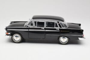 Opel Kapitan P1 Nero Revell 1:18 08822 Pressofusione — immagine 4 di 8