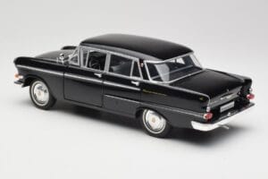 Opel Kapitan P1 Nero Revell 1:18 08822 Pressofusione — immagine 7 di 8