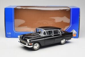 Opel Kapitan P1 Nero Revell 1:18 08822 Pressofusione — immagine 8 di 8