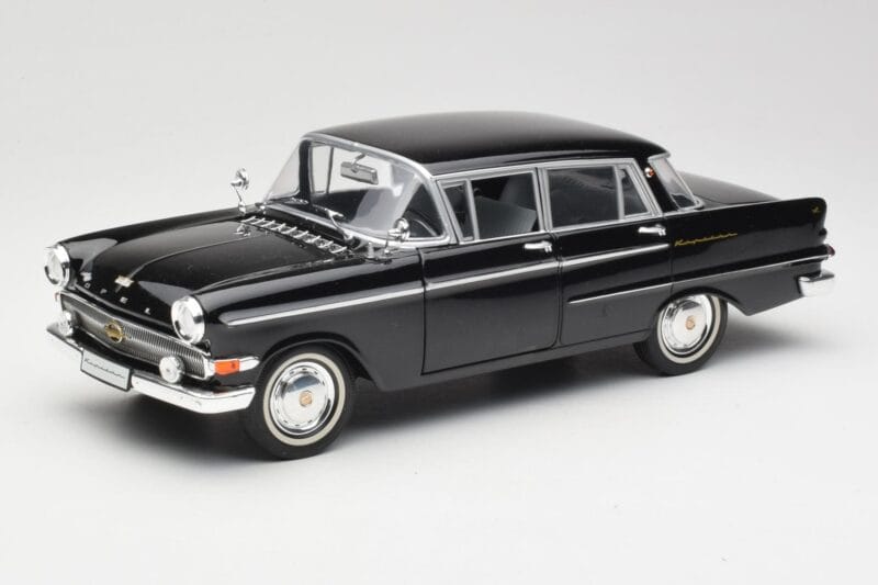 Opel Kapitan P1 Nero Revell 1:18 08822 Pressofusione