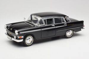 Opel Kapitan P2 Nero Revell 1:18 08821 Pressofusione