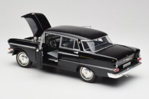 Opel Kapitan P2 Nero Revell 1:18 08821 Pressofusione — immagine 5 di 8