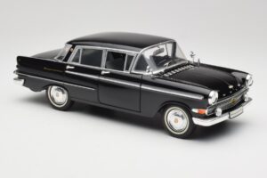 Opel Kapitan P2 Nero Revell 1:18 08821 Pressofusione — immagine 6 di 8