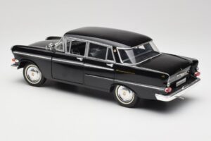 Opel Kapitan P2 Nero Revell 1:18 08821 Pressofusione — immagine 7 di 8
