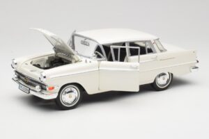 Opel Kapitan P2 Bianco Revell 1:18 08821-M1 Pressofusione — immagine 2 di 8