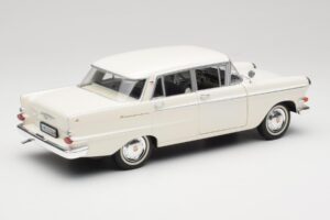 Opel Kapitan P2 Bianco Revell 1:18 08821-M1 Pressofusione — immagine 3 di 8