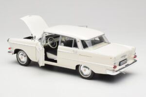 Opel Kapitan P2 Bianco Revell 1:18 08821-M1 Pressofusione — immagine 5 di 8