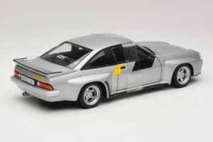 Opel Manta 400 Homologation Argento Revell 1:18 08491 Pressofusione — immagine 2 di 6