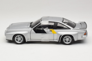 Opel Manta 400 Homologation Argento Revell 1:18 08491 Pressofusione — immagine 3 di 6