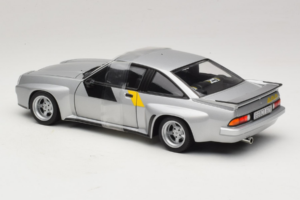 Opel Manta 400 Homologation Argento Revell 1:18 08491 Pressofusione — immagine 5 di 6