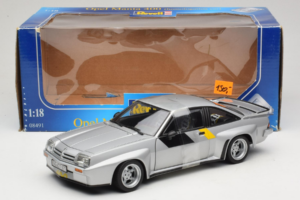 Opel Manta 400 Homologation Argento Revell 1:18 08491 Pressofusione — immagine 6 di 6