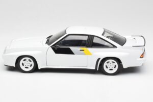 Opel Manta 400 Homologation Bianco Revell 1:18 8819 Pressofusione — immagine 4 di 8