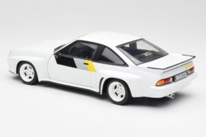 Opel Manta 400 Homologation Bianco Revell 1:18 8819 Pressofusione — immagine 7 di 8