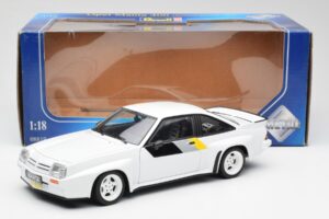 Opel Manta 400 Homologation Bianco Revell 1:18 8819 Pressofusione — immagine 8 di 8