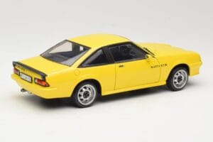 Opel Manta B GT/E Giallo Revell 1:18 08421 Pressofusione — immagine 3 di 8