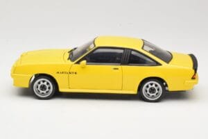 Opel Manta B GT/E Giallo Revell 1:18 08421 Pressofusione — immagine 4 di 8
