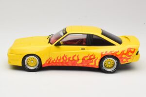 Opel Manta B Mattig Giallo con Fiamma MCG 1:18 MCG18115 Pressofusione — immagine 3 di 6