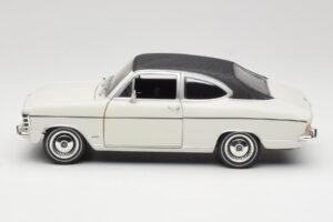 Opel Olympia A Coupe Bianco Nero Revell 1:18 8446 Pressofusione — immagine 4 di 8