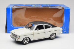 Opel Olympia A Coupe Bianco Nero Revell 1:18 8446 Pressofusione — immagine 8 di 8