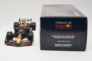 Oracle Red Bull Racing RB19 #1 M. Verstappen Winner Italian GP 2023 Minichamps 1:18 110231501 Pressofusione — immagine 6 di 6
