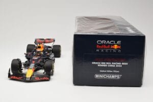 Red Bull Racing RB20 #1 M. Verstappen Winner China GP 2024 Minichamps 1:18 110240501 Pressofusione — immagine 6 di 6