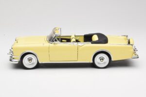 Packard Caribbean Cabriolet Giallo Road Signature 1:18 92798 Pressofusione — immagine 4 di 8
