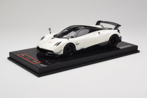 Pagani Huayra BC White Metallic Yy Model 1:18 REMC025 Resina — immagine 2 di 7