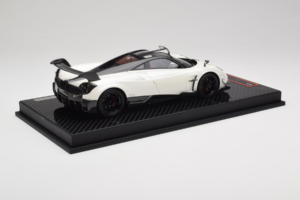 Pagani Huayra BC White Metallic Yy Model 1:18 REMC025 Resina — immagine 3 di 7