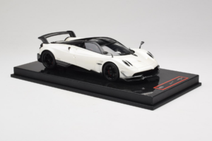 Pagani Huayra BC White Metallic Yy Model 1:18 REMC025 Resina — immagine 4 di 7