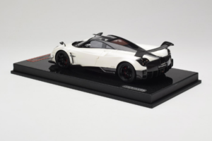 Pagani Huayra BC White Metallic Yy Model 1:18 REMC025 Resina — immagine 5 di 7