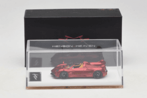 Pagani Huayra Roadster Tricolore Rosso Henson & Heaven 1:64 PHRTR01 Pressofusione — immagine 7 di 7