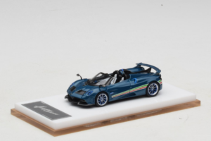 Pagani Huayra Tricolore Roadster Blu Henson & Heaven 1:64 PHTRB01 Resina — immagine 2 di 8