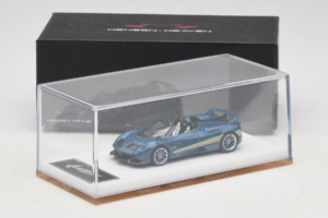 Pagani Huayra Tricolore Roadster Blu Henson & Heaven 1:64 PHTRB01 Resina — immagine 7 di 8