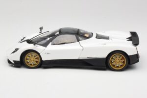 Pagani Zonda F Bianco Mondo Motors 1:18 157655 Pressofusione — immagine 4 di 8