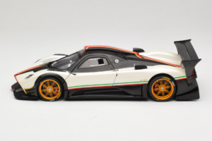 Pagani Zonda R Revolucion Bianco AUTOart 1:18 78262 Pressofusione — immagine 4 di 8