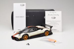 Pagani Zonda R Revolucion Bianco AUTOart 1:18 78262 Pressofusione — immagine 8 di 8