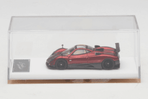 Pagani Zonda Tricolore Rosso Henson & Heaven 1:64 PZTR01 Pressofusione — immagine 6 di 7