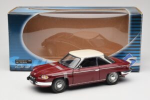 Panhard 24 CT Rosso Solido 1:18 1832500 Pressofusione — immagine 8 di 8