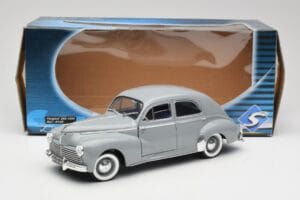 Peugeot 203 Gris Clair Solido 1:18 8145 Pressofusione — immagine 8 di 8