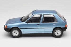 Peugeot 205 Blu MCG 1:18 MCG18491 Pressofusione — immagine 3 di 6