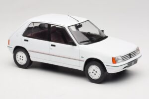Peugeot 205 Bianco MCG 1:18 MCG18493 Pressofusione — immagine 4 di 6
