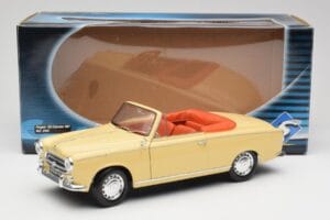 Peugeot 403 Cabriolet Giallo Sabbia Solido 1:18 8165 Pressofusione — immagine 8 di 8