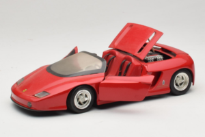 Pininfarina Mythos Rosso Revell 1:18 8806 Pressofusione — immagine 2 di 8
