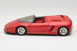 Pininfarina Mythos Rosso Revell 1:18 8806 Pressofusione — immagine 4 di 8