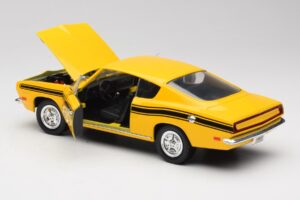 Plymouth Barracuda Giallo Road Legends 1:18 92178 Pressofusione — immagine 5 di 8